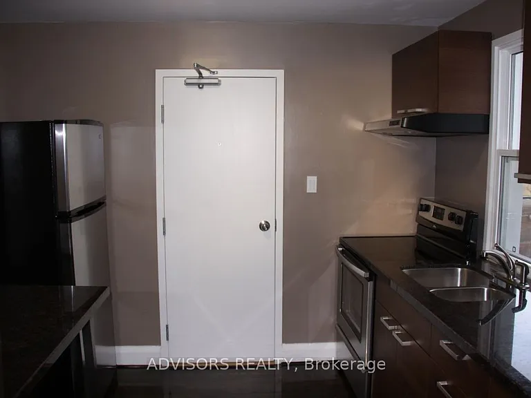3717 Lakeshore Rd W #5 — Photo 1