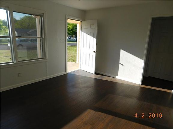 4th image of 407 N 2nd St