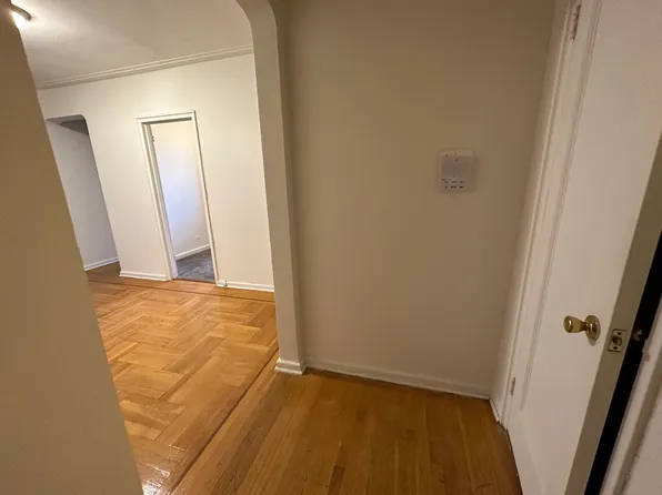 165 Bennett Avenue image 6 of 7