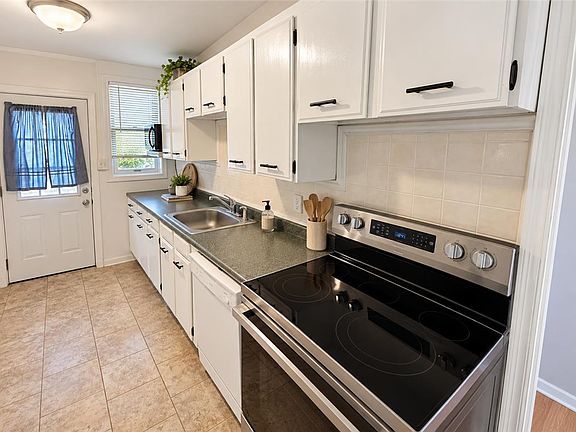 2nd image of 809 Bushkill St