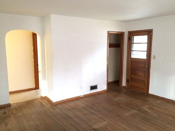 2nd image of 1201 Plum St