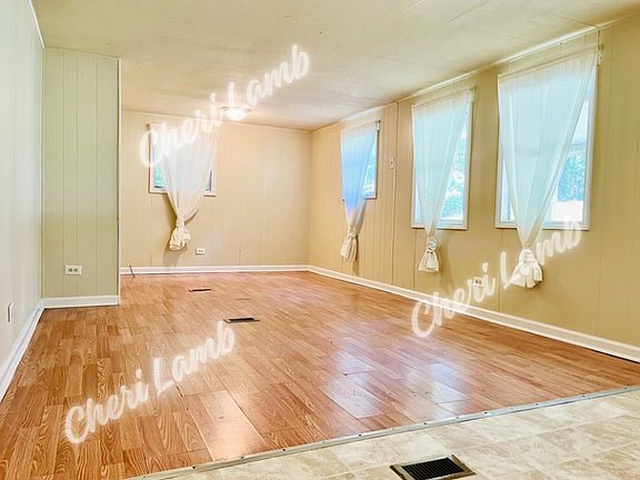 Living Area - view 1