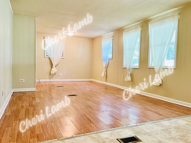 Living Area - view 1