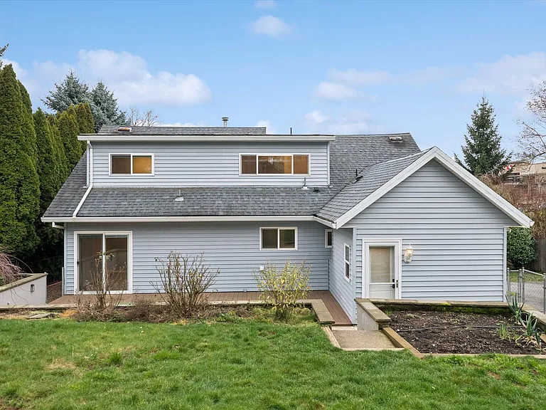1831 SW Evans St — Photo 42