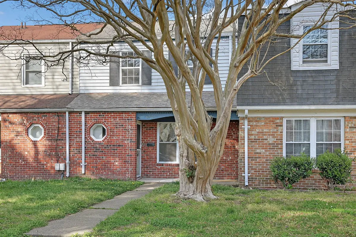 Building Photo - 620 Red Horse Ln