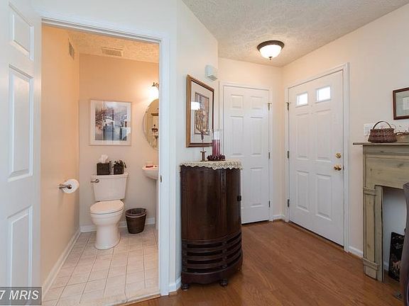 3rd image of 904 Felicia Ct