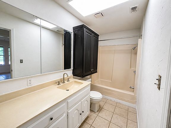4th image of 210 Archibald St #1