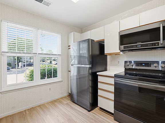 4th image of 2844 Yarling Ct