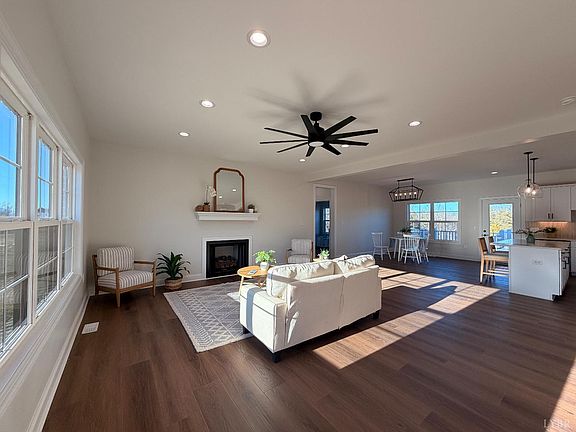 2nd image of 1100 Live Oak Ct