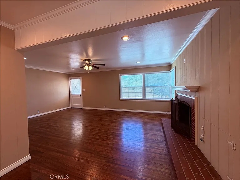 1447 S Valley Center Ave — Photo 8