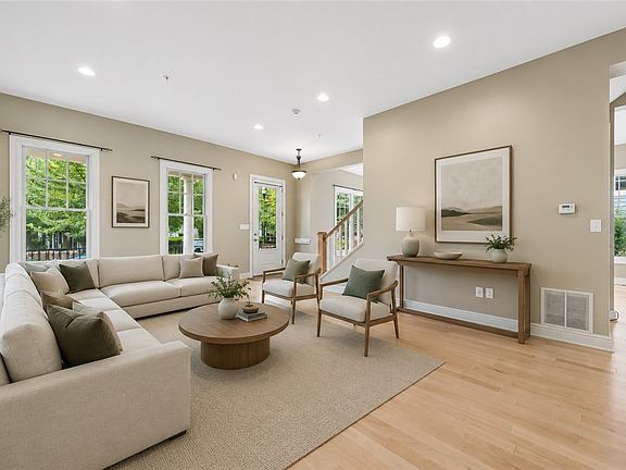 5th image of 1641 Overton Ln