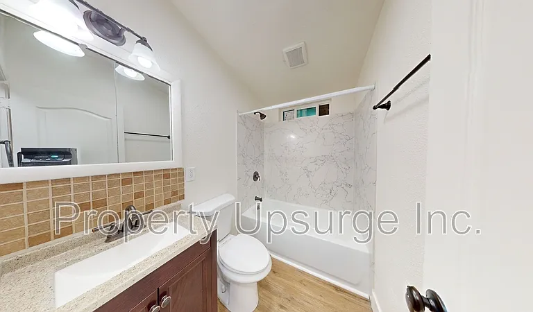 1074 Bond St #1078 — Photo 2