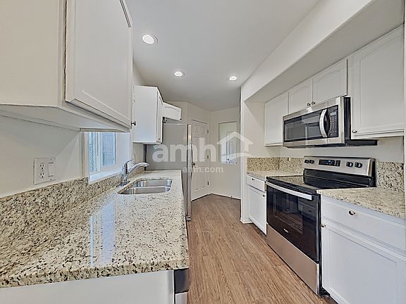 3rd image of 16019 89th Ave E