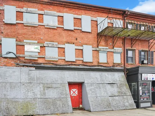 477 State St, Springfield, MA 01105