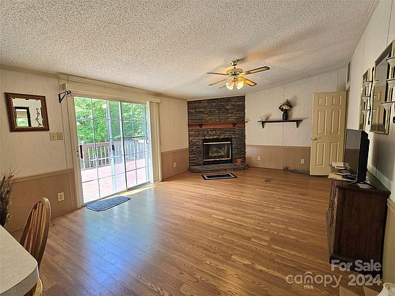 4th image of 4940 Murphy Ln