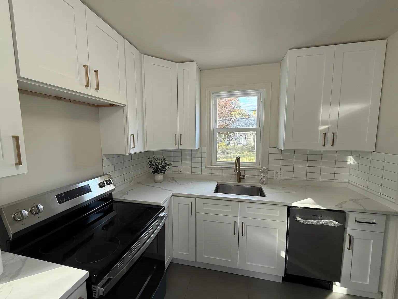 3 bed, 1134 sqft, $1,900 — Photo 4