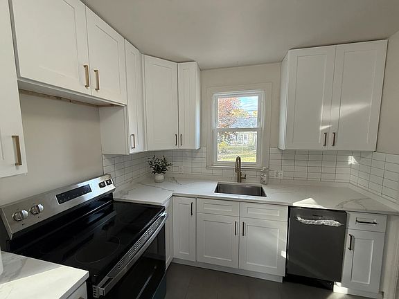 4th image of 1909 Barrett Ave