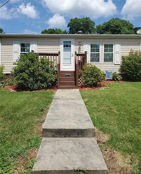 1st image of 527 Stewart St