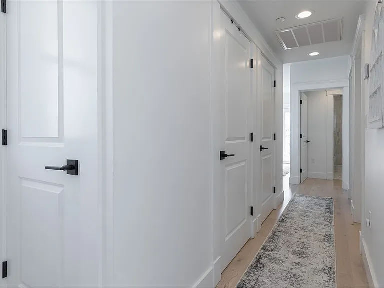 331 Chelsea St #4 — Photo 6