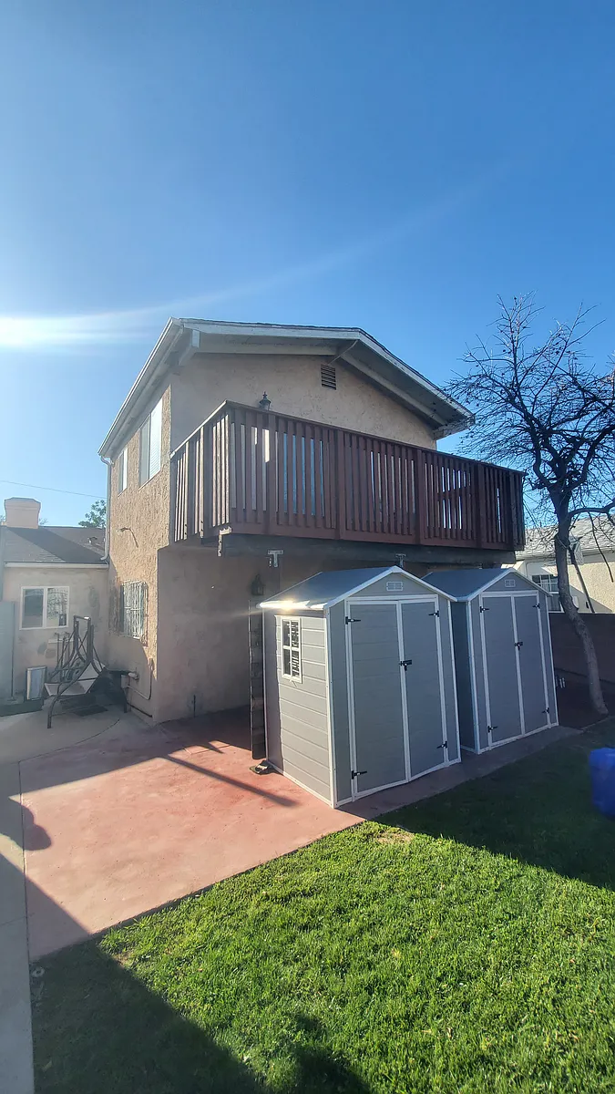 Building Photo - 332 Twickenham Ave #1/2