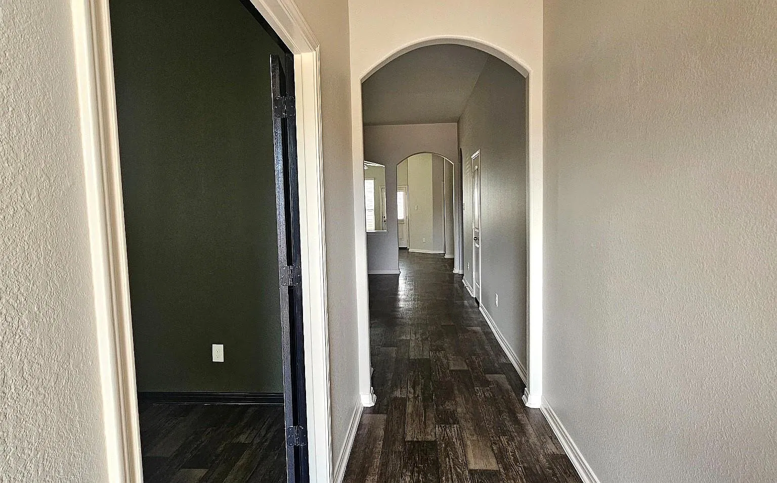 3 bed, 2.0 bath, 1740 sqft, $2,000 — Photo 3