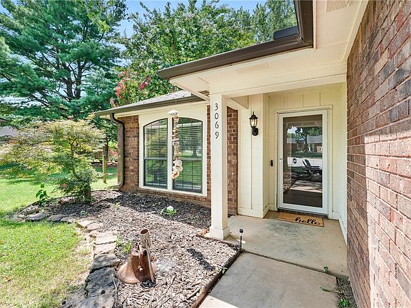 3rd image of 3069 N John Wayne Dr