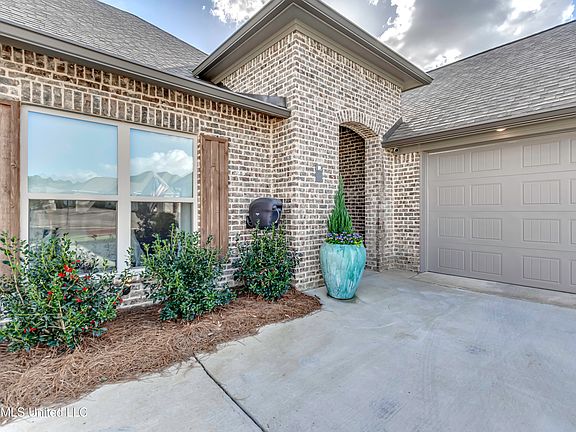 5th image of 913 Waters Edge