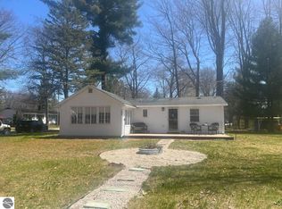 142 Winona Pl, Cadillac, MI 49601