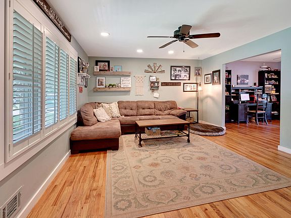5th image of 4 Oakleaf Ln