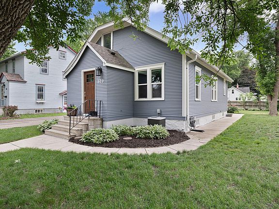 3rd image of 509 E Academy St