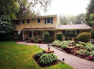 37 Marie Dr, Huntington, NY 11743