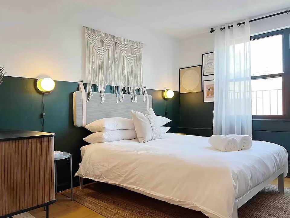 1st image of 240 Mulberry St APT 17