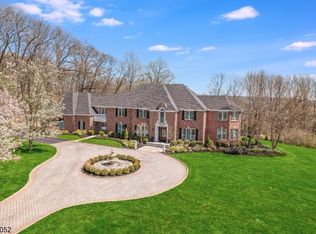 23 Beacon Hill Dr, Chester, NJ 07930