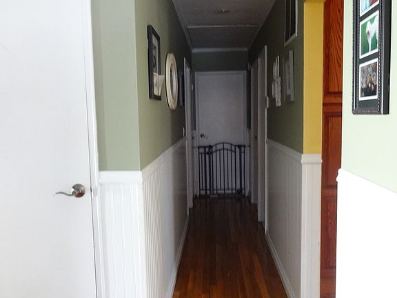 3rd image of 427 Canterbury Ave
