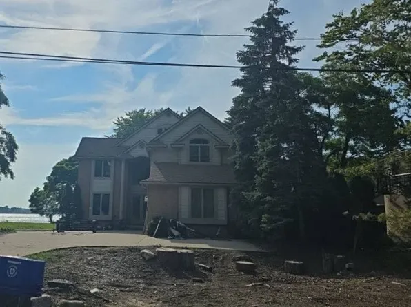 28790 Coleman Dr, Grosse Ile, MI 48138