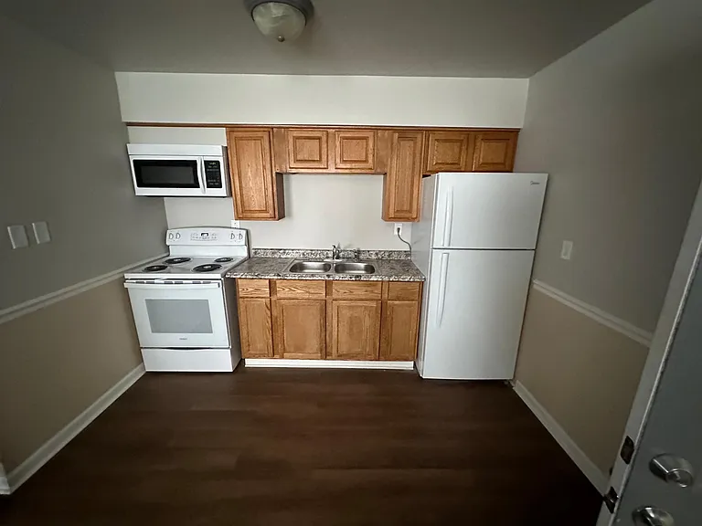 564 N Indiana Ave #1-2-8 — Photo 8