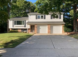 6911 Moorfield Dr, Cincinnati, OH 45230