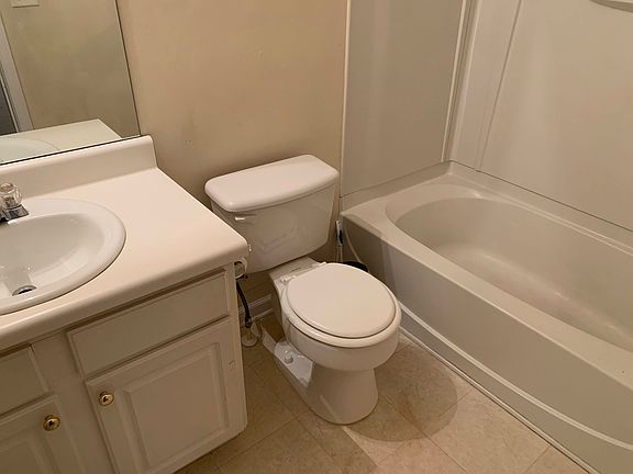 3rd image of 3841 Pleasant Oaks Dr