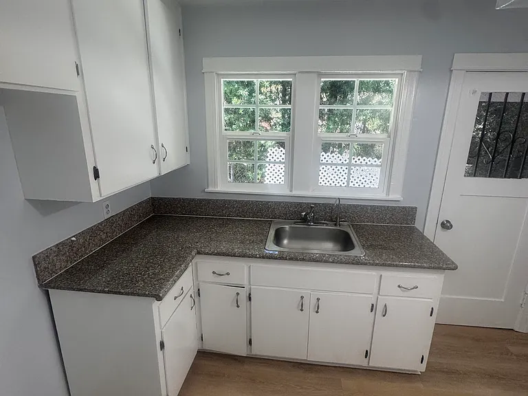 2963 Berkeley Ave #2965 — Photo 6