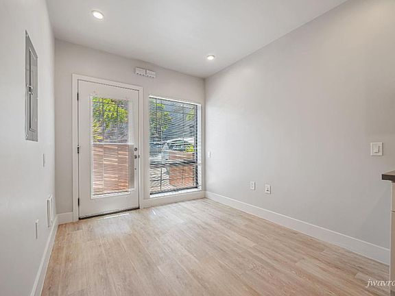5th image of 82 Terra Vista Ave #B