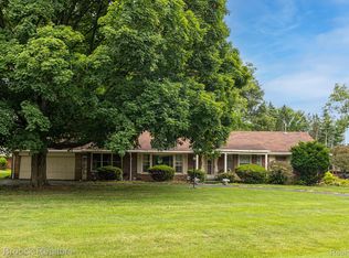 1211 Lenox Rd, Bloomfield Hills, MI 48304