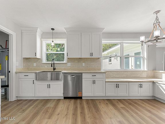 5th image of 7937 Helmsdale Dr