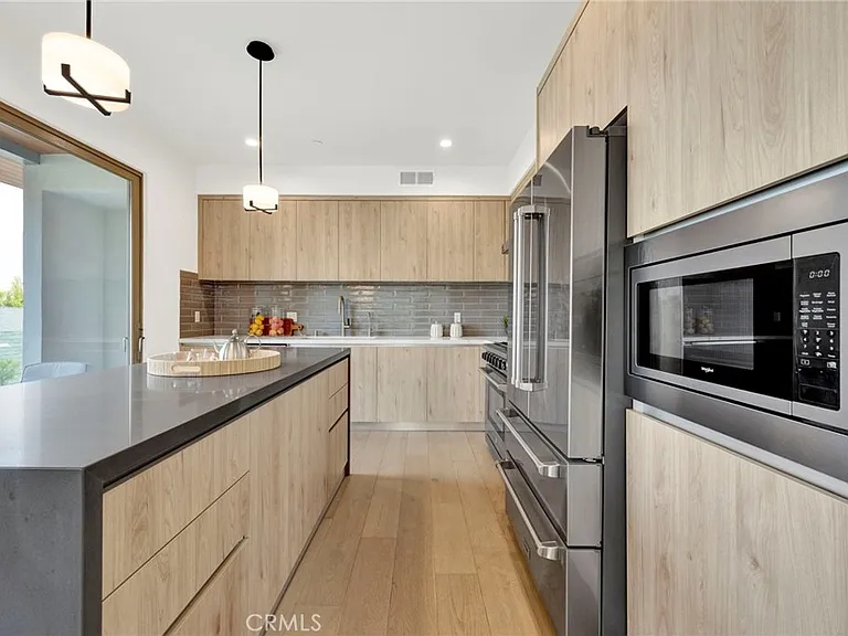 941 E California Blvd #1 — Photo 13