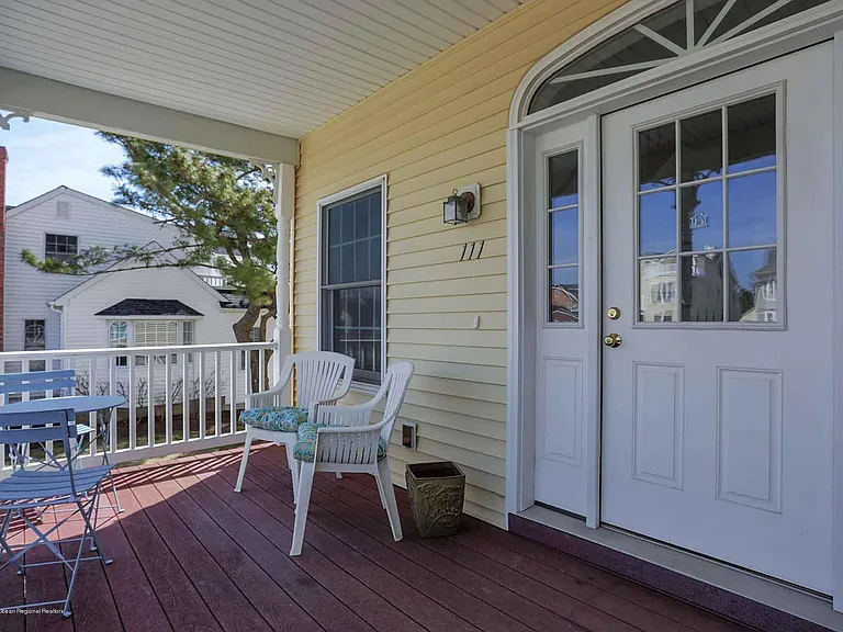 111 York Ave — Photo 5