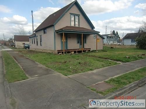 2nd image of 231 Cedar Ave