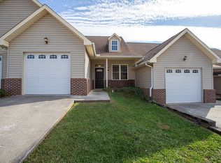 31 Hunters Valley Ln, Rocky Mount, VA 24151
