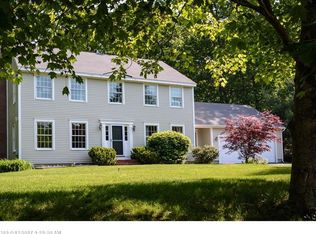 17 Slocum Dr, Falmouth, ME 04105