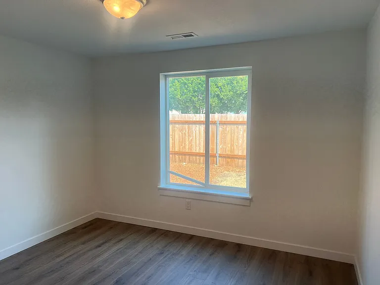 724 SE 135th Ct — Photo 10
