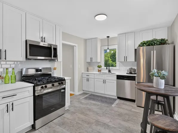 7070 Claude Ave, Inver Grove Heights, MN 55076