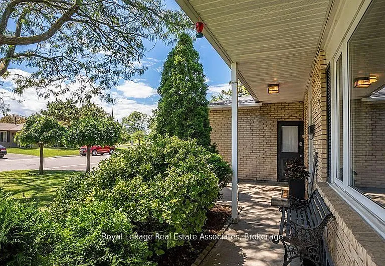1 Esplanade Rd — Photo 2